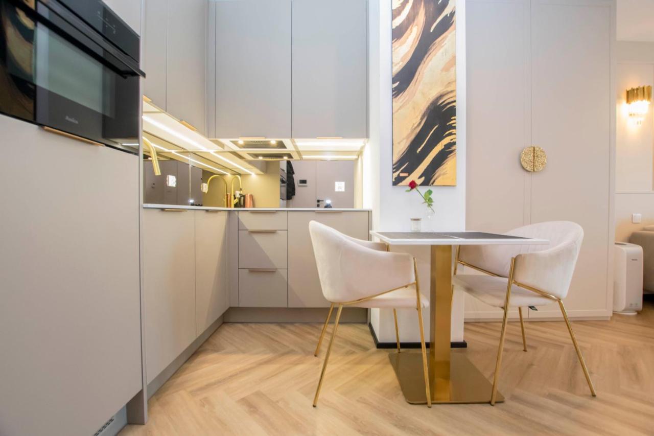 Lux Stays By Torres At K39 Cracóvia Exterior foto